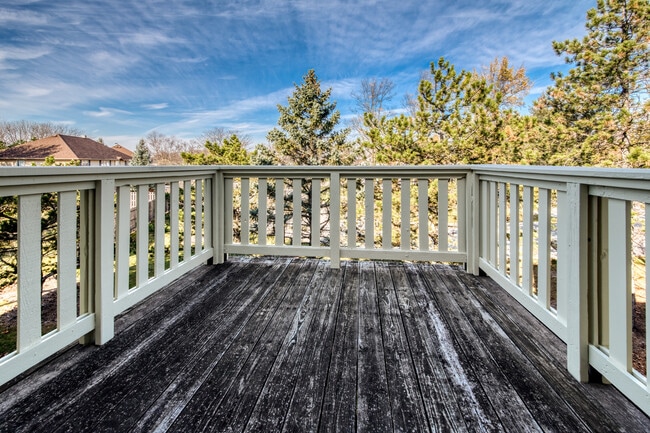 Building Photo - 546 W Parkside Dr