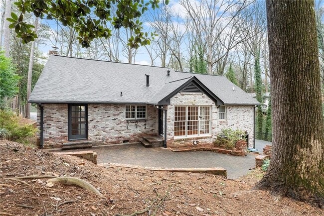 Building Photo - 4540 Club Valley Dr NE