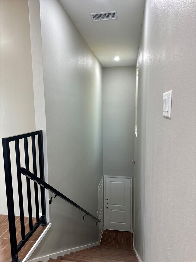 Building Photo - 8321 Coma St