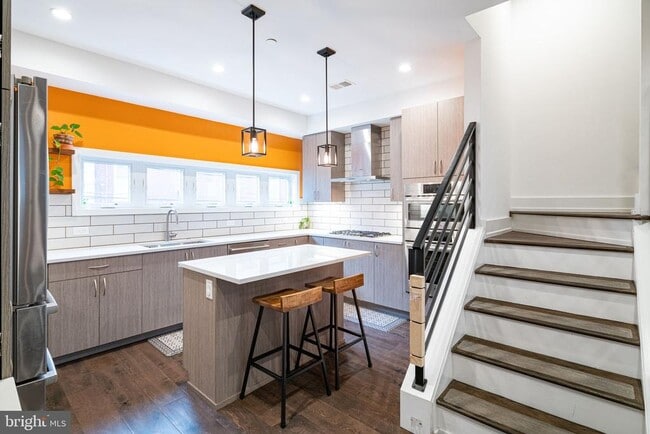 Building Photo - 1757 Waterloo St