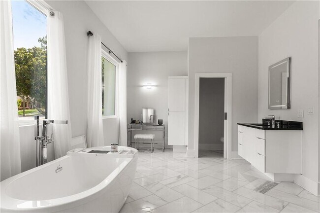 Building Photo - 1756 N Akin Dr NE