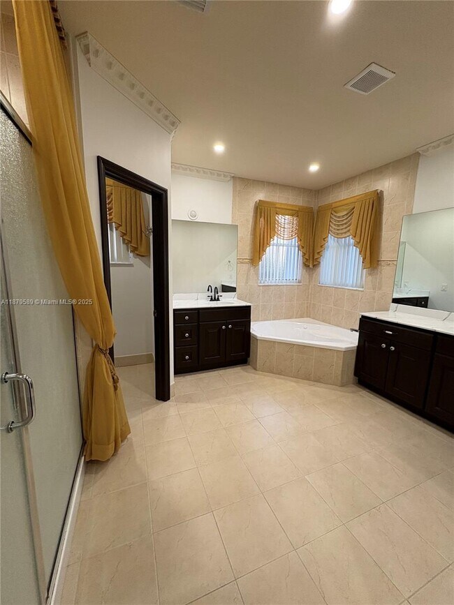 Building Photo - 15375 SW 93rd Ln