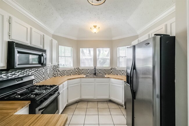 Building Photo - 15243 Peachmeadow Ln