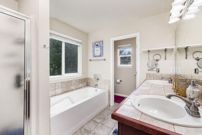 Building Photo - Gorgeous Modern Craftsman in Outlook Ridge...