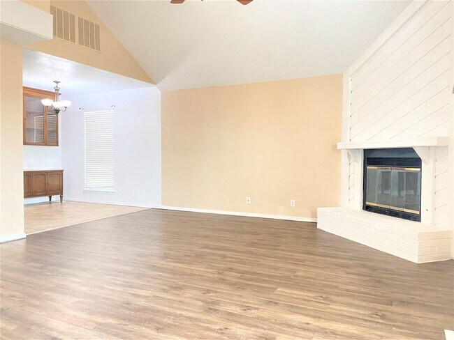 Building Photo - 725 Lapwing Rd