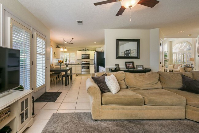 Building Photo - 6809 Medinah Ln NE