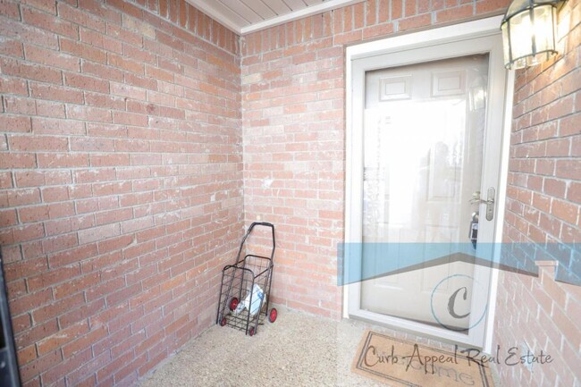 Building Photo - 2725-C Greenbriar Drive