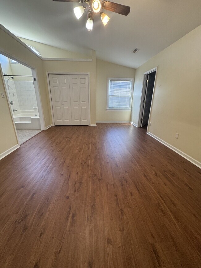 Building Photo - "Charming 3-Bedroom Retreat with Fireplace & Hardwood Floors in Fletcher, NC"