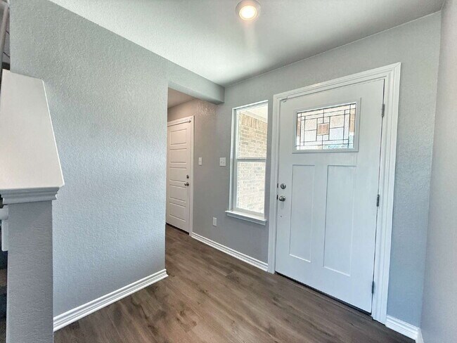 Building Photo - Immaculate Two Story Home in Legend Point Just Minutes from IH-35, shopping and area school!