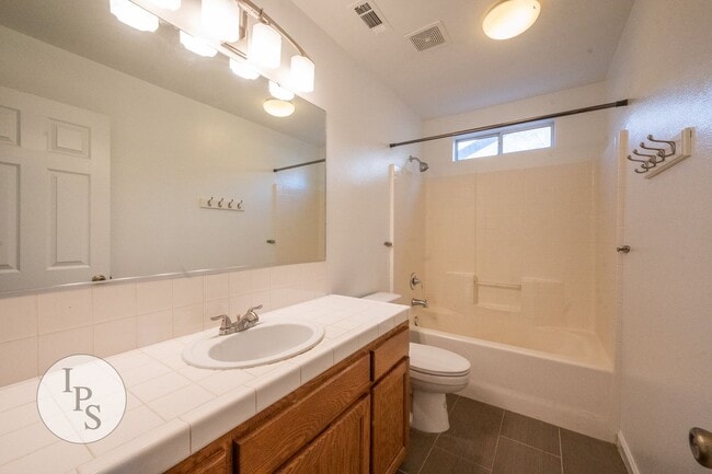 Building Photo - Fresno Westside Home, 3BR/2BA, Built 2002 ...