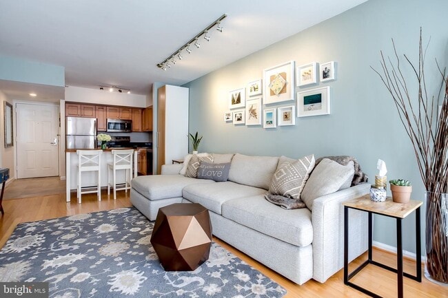 Building Photo - 1001 N Randolph St