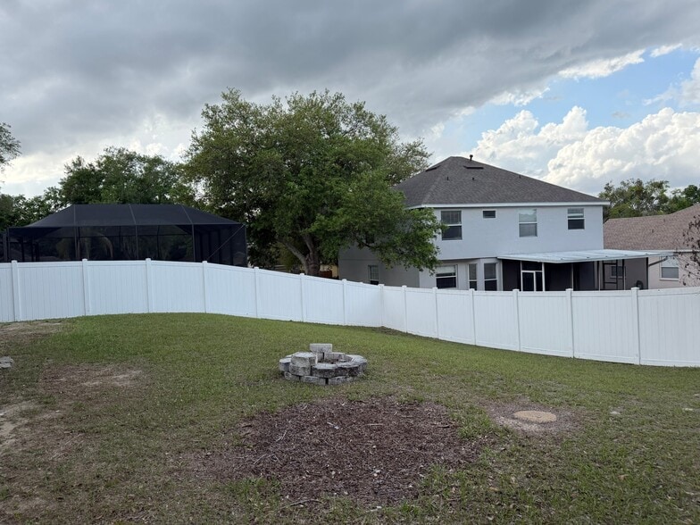 Building Photo - 704 Grand Canyon Dr