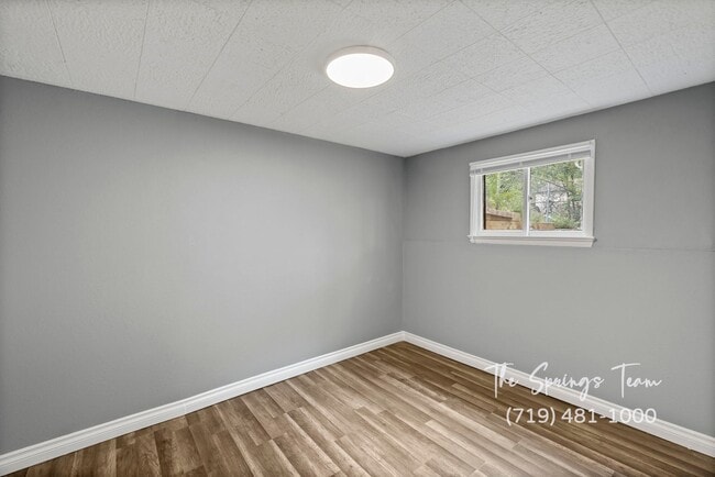 Building Photo - CHARMING WESTSIDE 2BD DUPLEX - NO RENT TILL JANUARY!! - Security Deposit Waiver Available