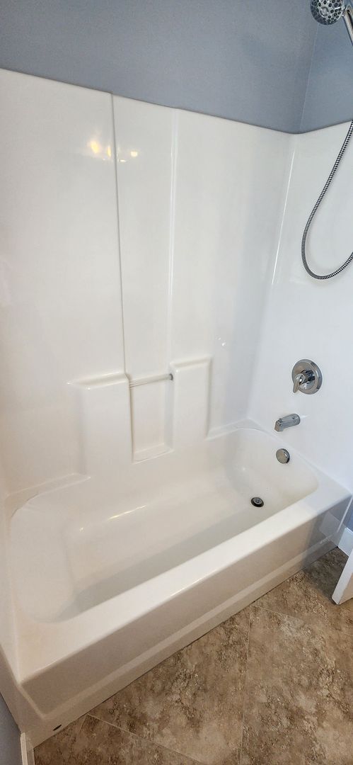 Building Photo - Luxury 3 Bedroom Plus Den in Sandy!