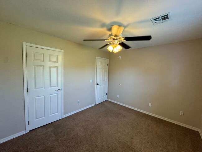 Building Photo - Gorgeous 3-Bedroom Home with Spacious Yard