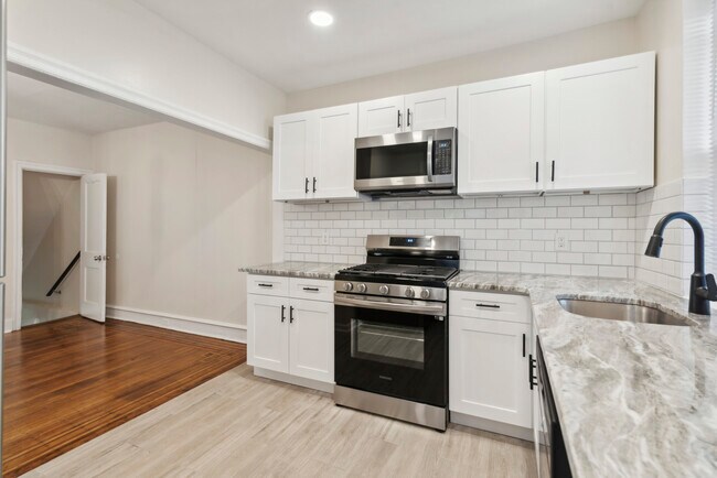 Building Photo - 5541 Hadfield St