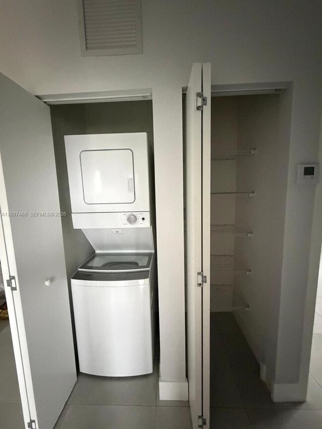 Building Photo - 381 E 50th St