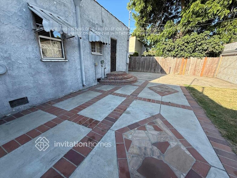 Building Photo - 2062 W 65th St