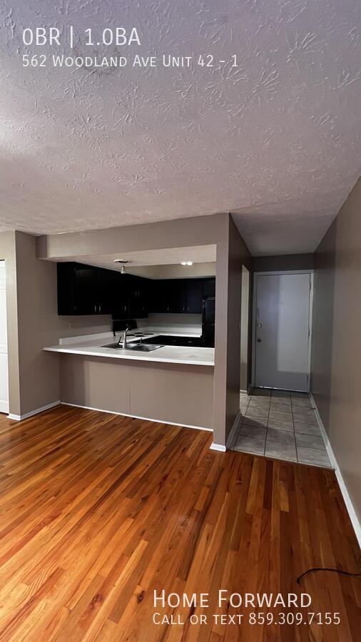 Building Photo - 562 Woodland Ave