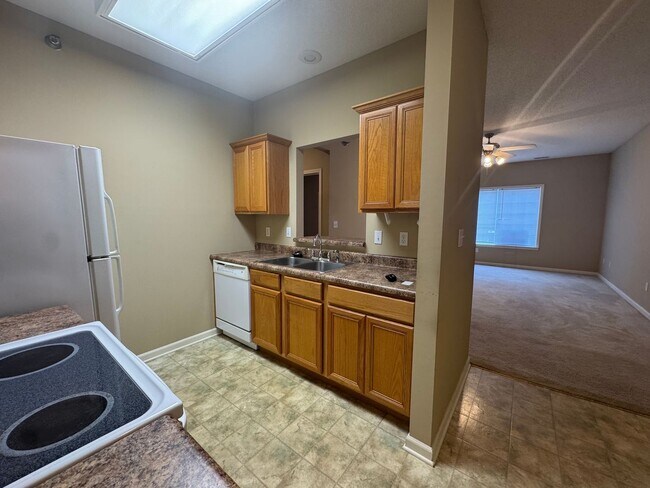 Building Photo - Spencers Crest Condominium