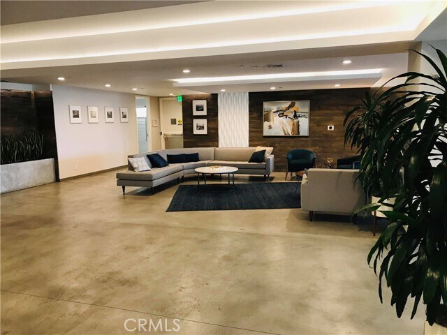 Building Photo - 525 E Seaside Way