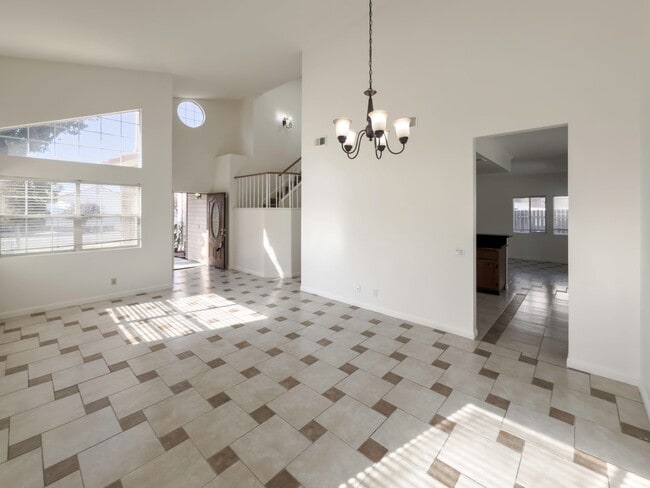 Building Photo - 2 Story, 3-Bedroom POOL + SOLAR Home in Wi...