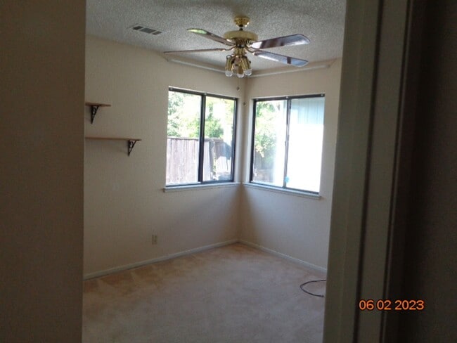 Building Photo - 6122 Vanden Rd