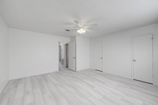 Building Photo - 5618 Enchanted Timbers Dr
