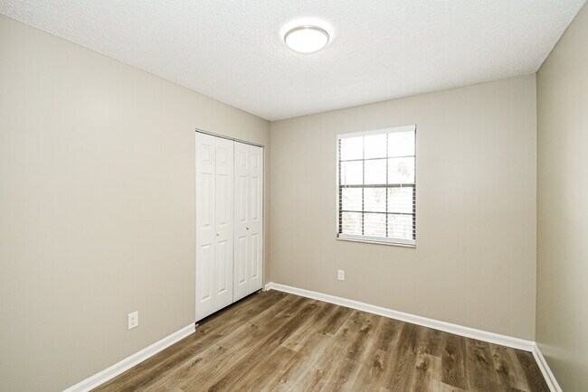 Building Photo - 8804 Falcon Trace Dr S