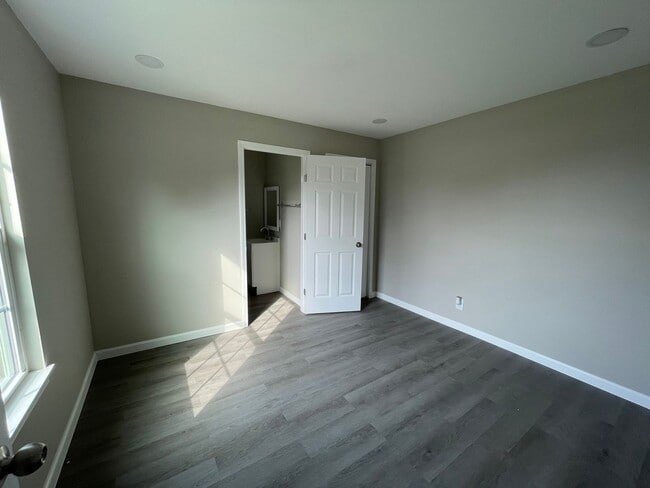 Building Photo - 503 Hill St