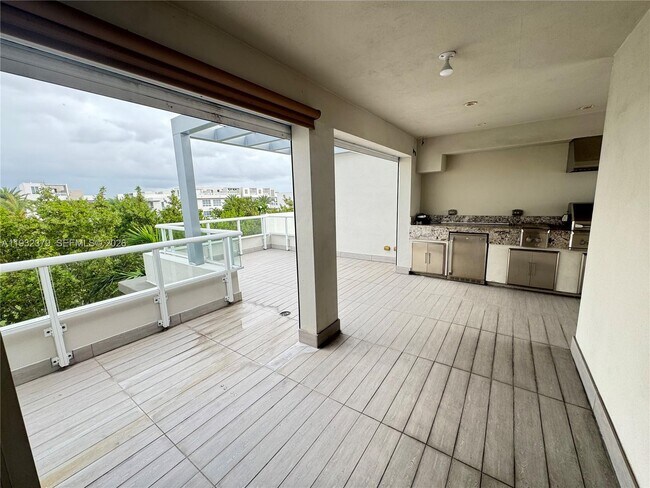 Building Photo - 10550 NW 65th Ln