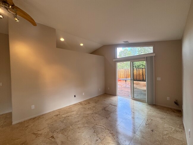 Building Photo - 120 Carol Canyon Dr