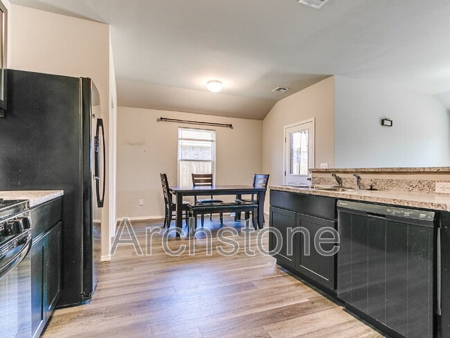 Building Photo - 1308 Dustin Dr