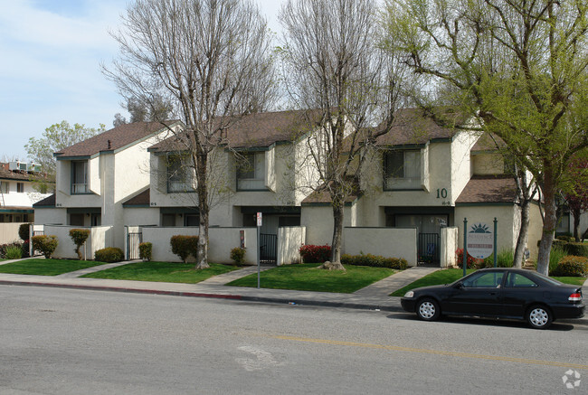 Primary Photo - Sundance Apartments