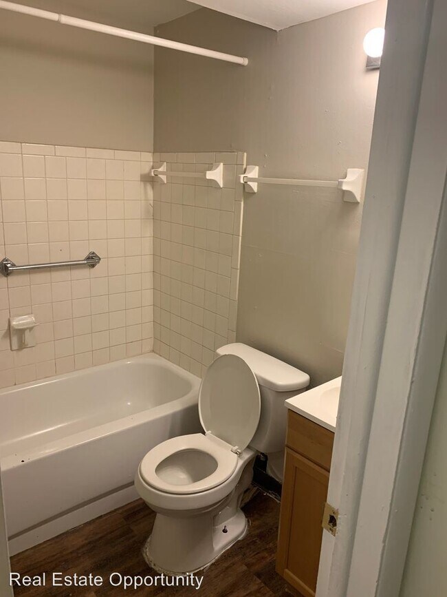 Building Photo - 460 N Nelson Rd