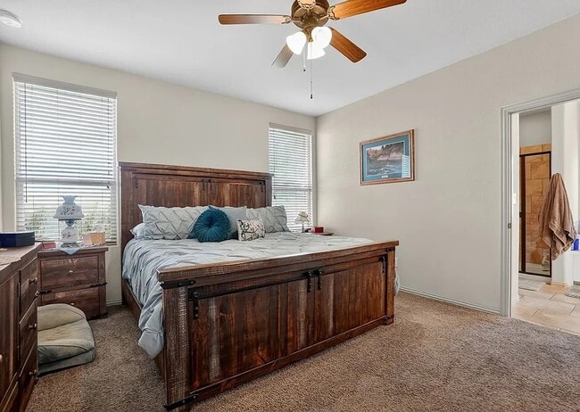 Building Photo - Comfy 3 Bed/2 Bath Midland Home with all appliances, backyard, attached garage, 6 min to grocery ...