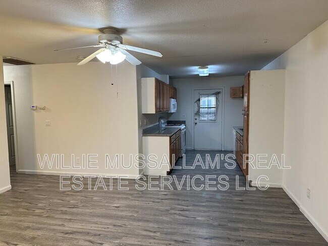 Building Photo - 801 Kerr Ave