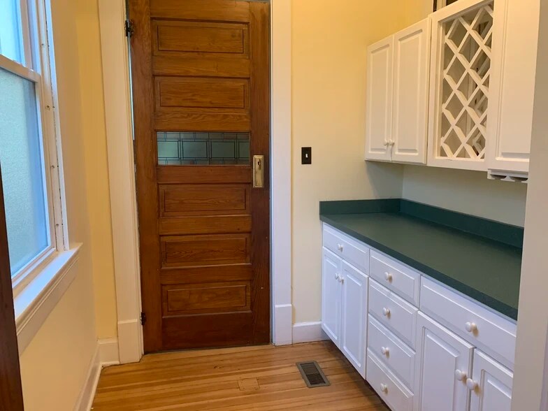 Building Photo - 620 N College Ave