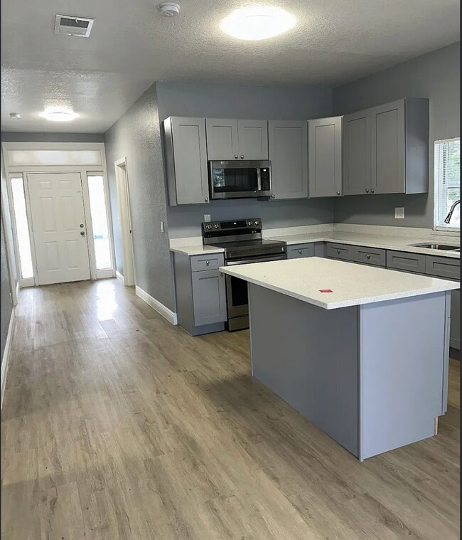 Building Photo - 2139 W St John St