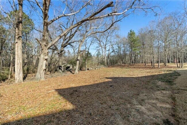 Building Photo - 568 Versailles Dr