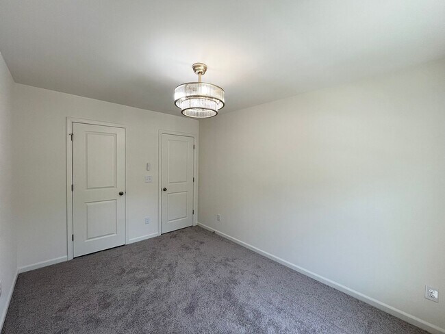 Building Photo - **OFFERING $50 RENT DISCOUNT FOR FIRST 6 MONTHS, REFUNDABLE APPLICATION FEES & $150 MOVE IN PROMO...