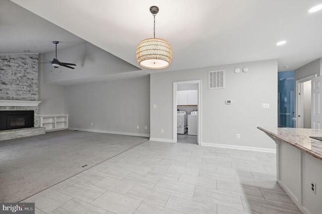 Building Photo - 2 English Hills Dr