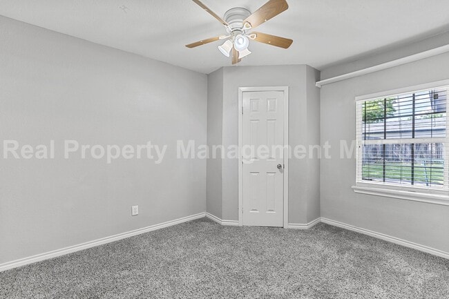 Building Photo - Charming Home in Established Community