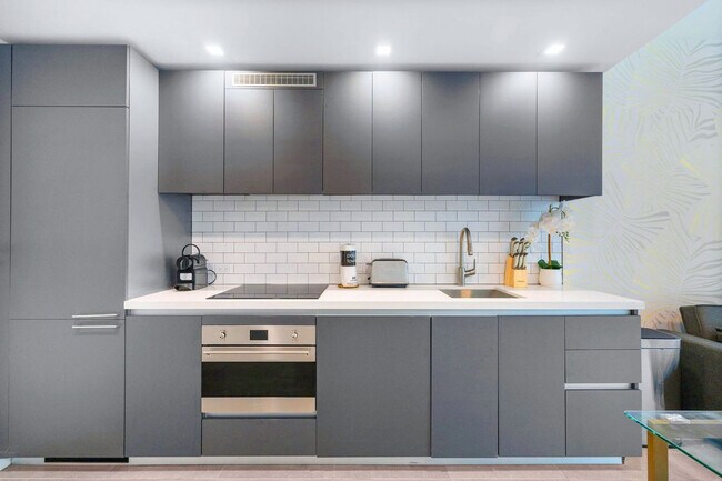 Building Photo - 227 NE 2nd St