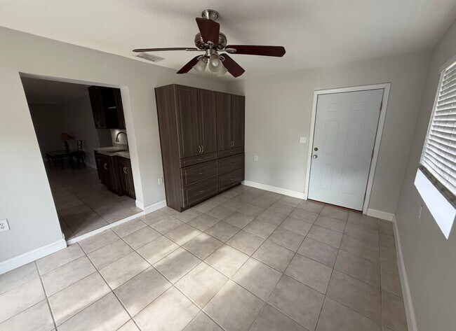 Building Photo - 3 bedroom home for rent on 1/2 acre!