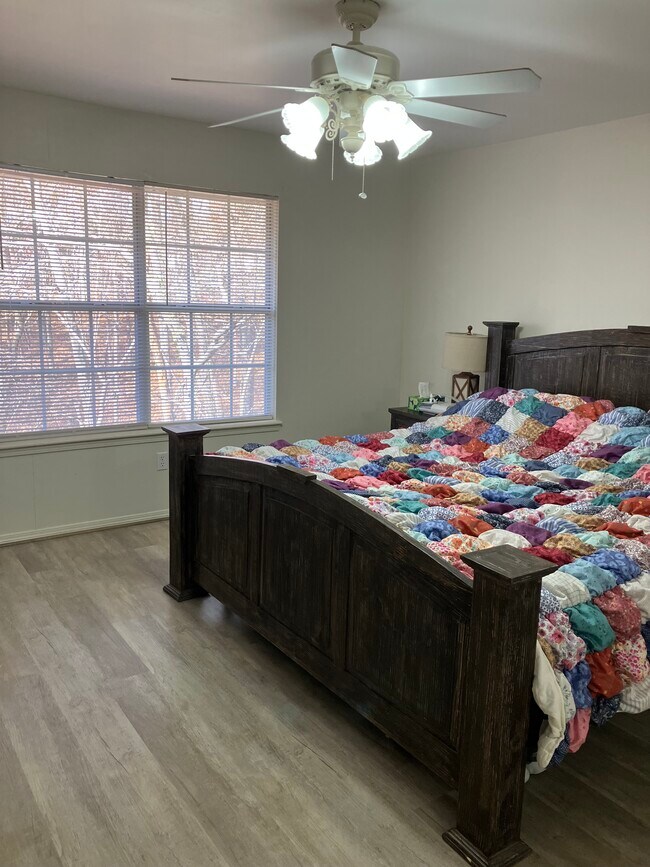 Building Photo - 8675 Golf Creek Dr