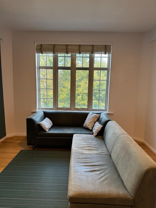 Building Photo - 1525 N Front St