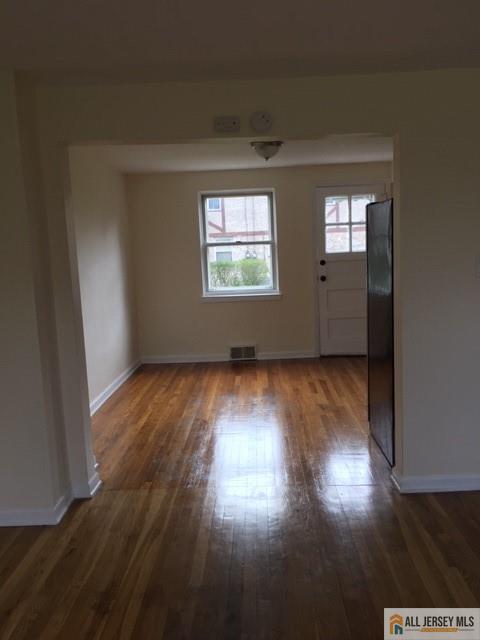 Building Photo - 218 Newman St