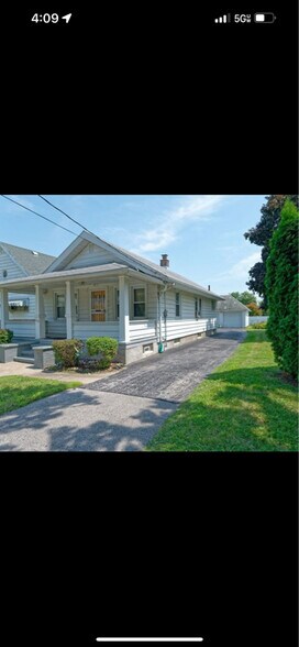 Building Photo - 628 Waverly Ave