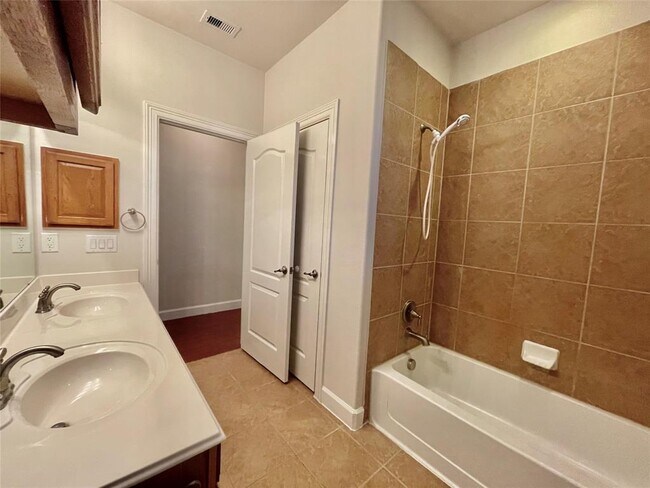 Building Photo - 811 Admiral Bay Ln